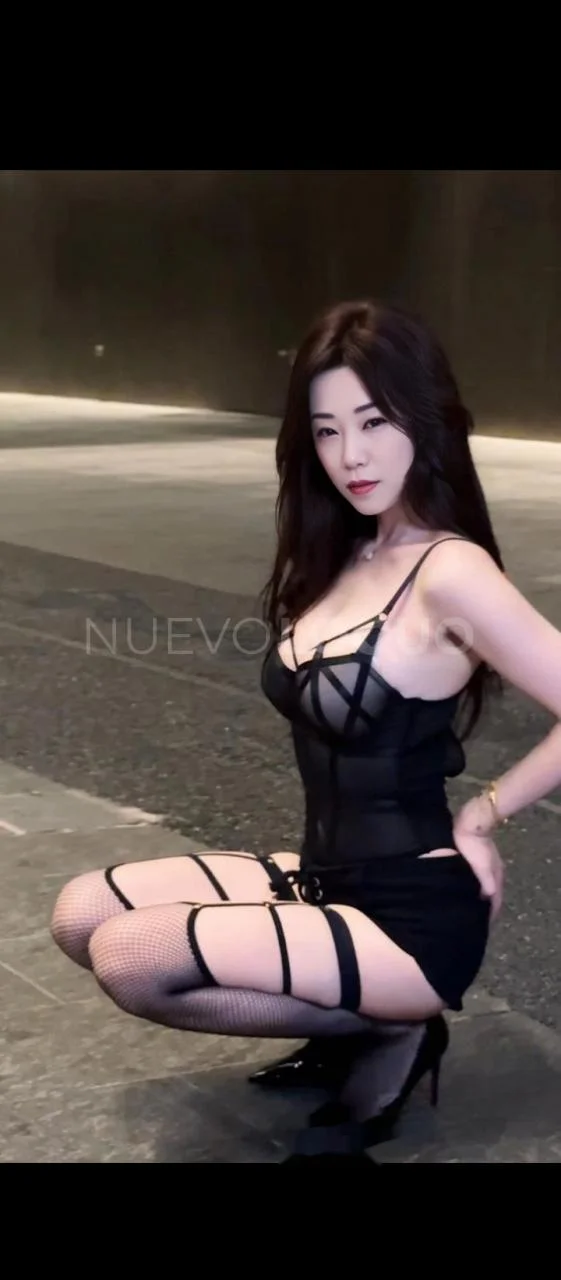 Escort asiática curvy en Barcelona
