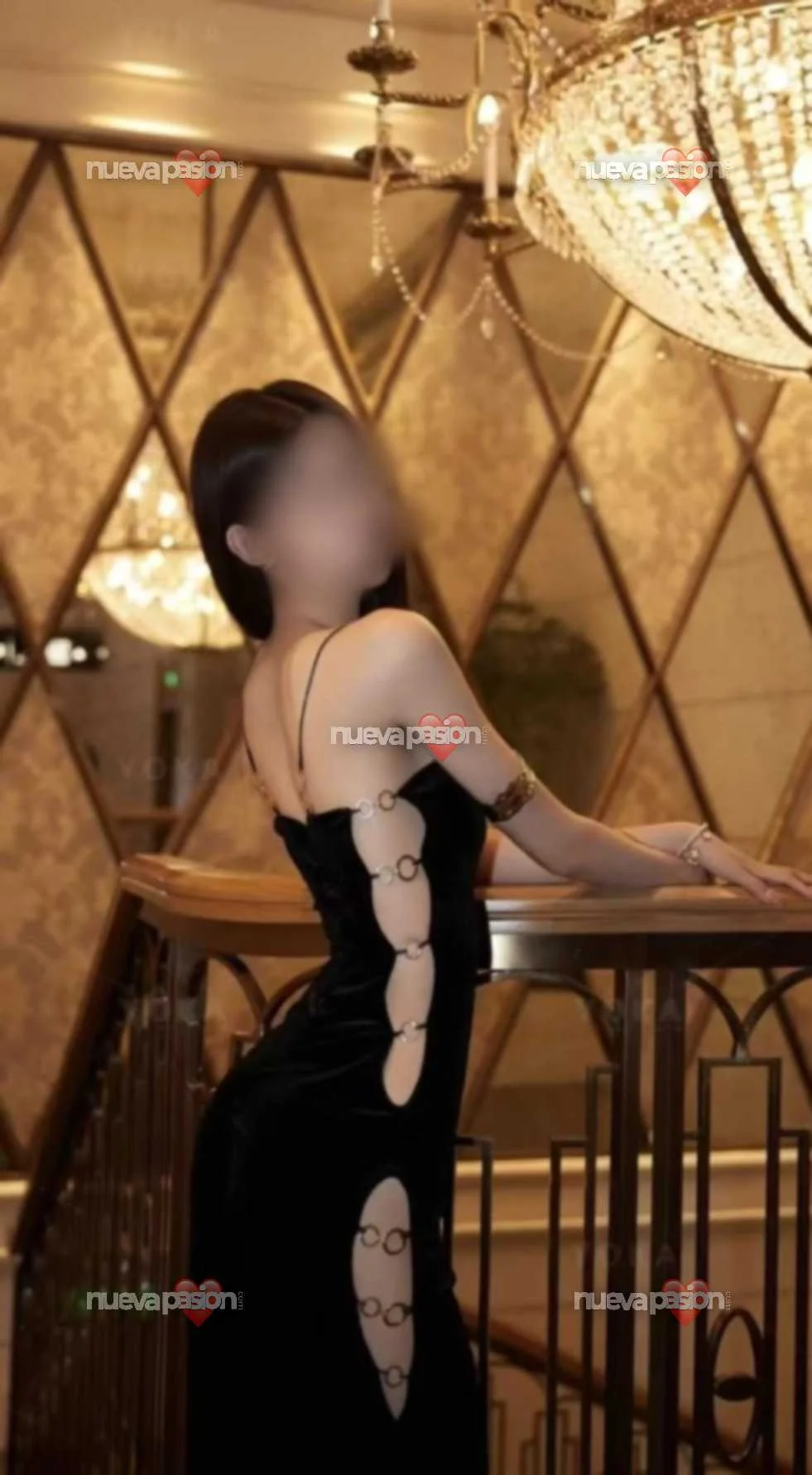 Escort asiática delgada en Madrid