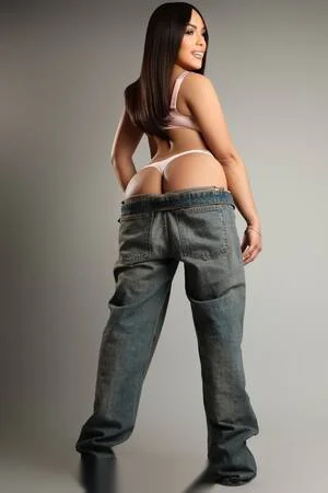 Escort latina curvy en Tomelloso