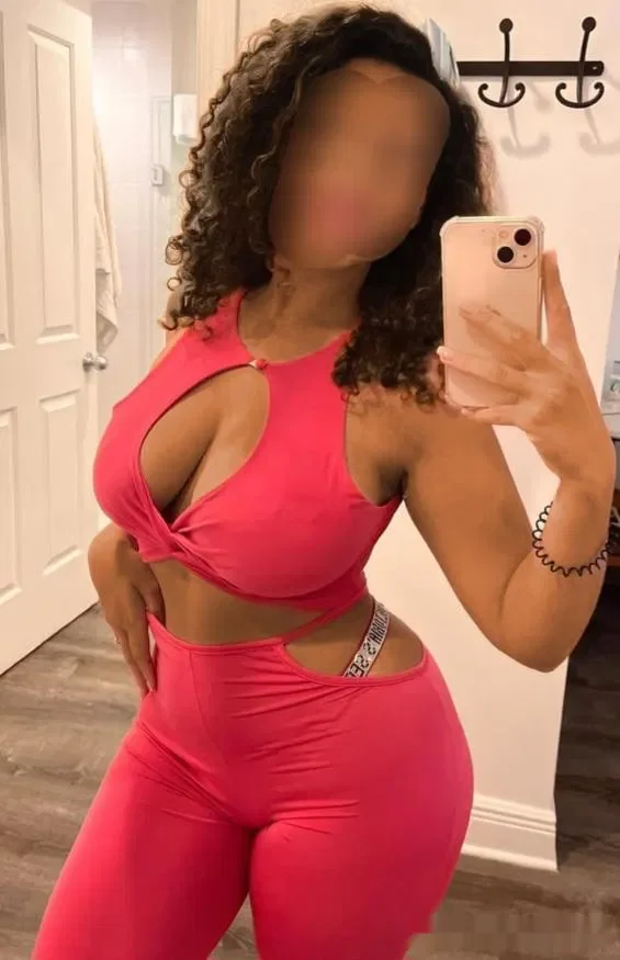 Escort latina curvy en Granada