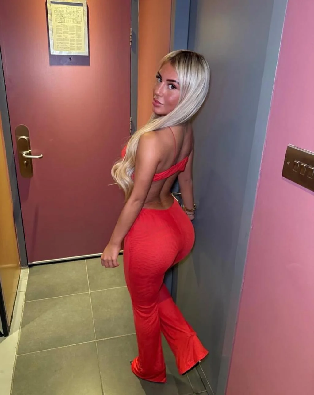 Escort blanca curvy en Barcelona