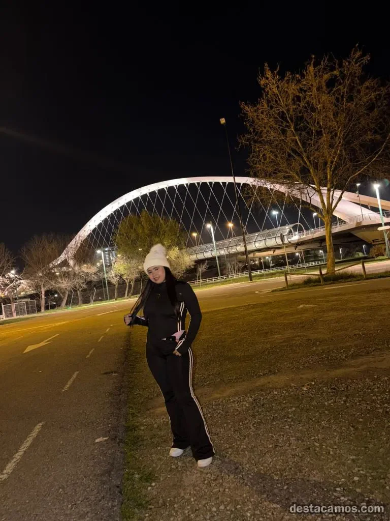 Escort latina delgada en Zaragoza
