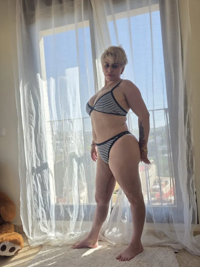 Escort blanca curvy en Estepona