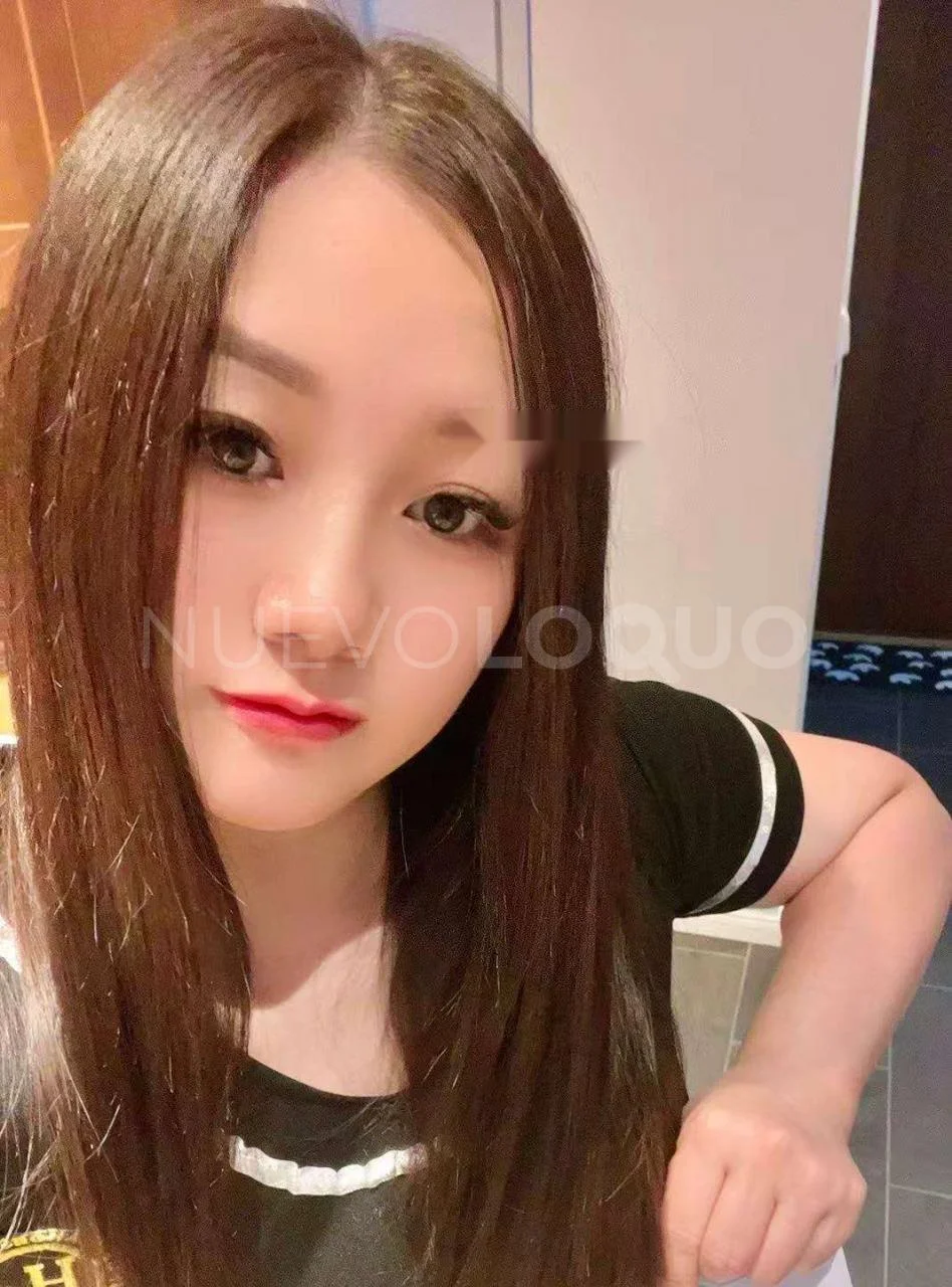 Escort asiática delgada en Barcelona