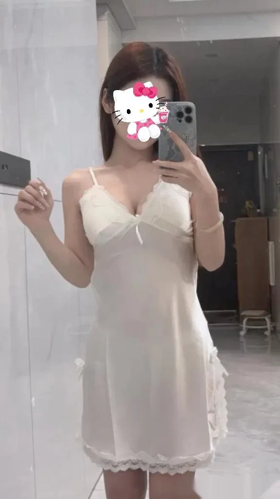 Escort asiática delgada en Málaga