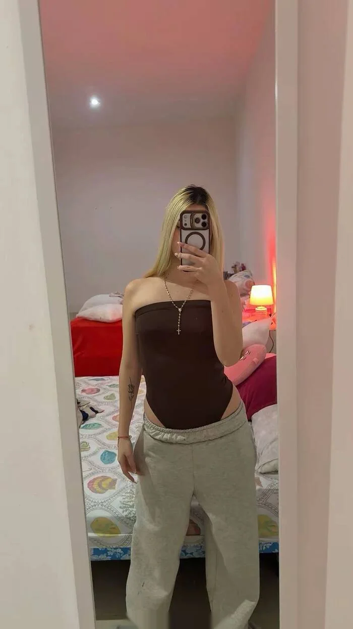Escort latina delgada en Tomares