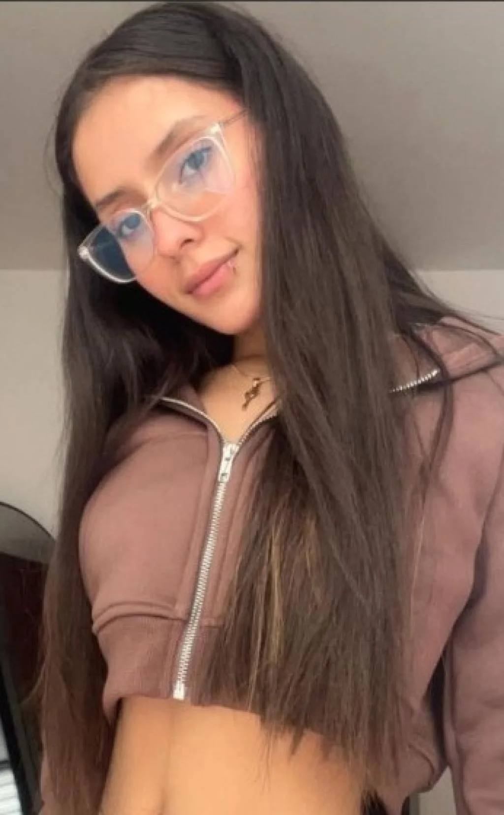 Escort latina delgada en Granada