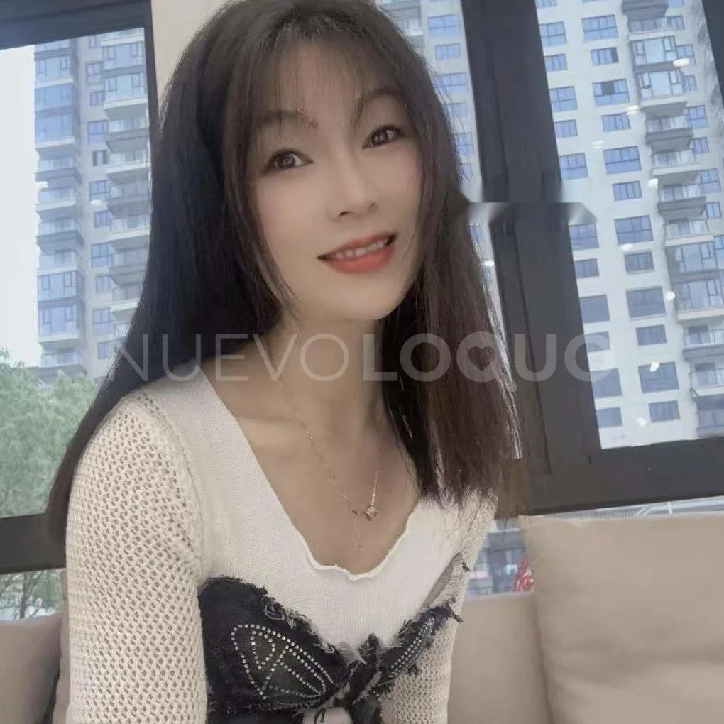 Escort asiática delgada en Barcelona