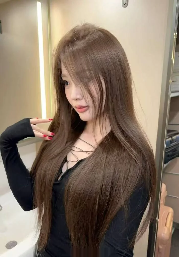 Escort asiática delgada en Alicante