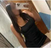Escort asiática delgada en Gerona