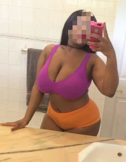 Escort mulata curvy en Conil de la Frontera