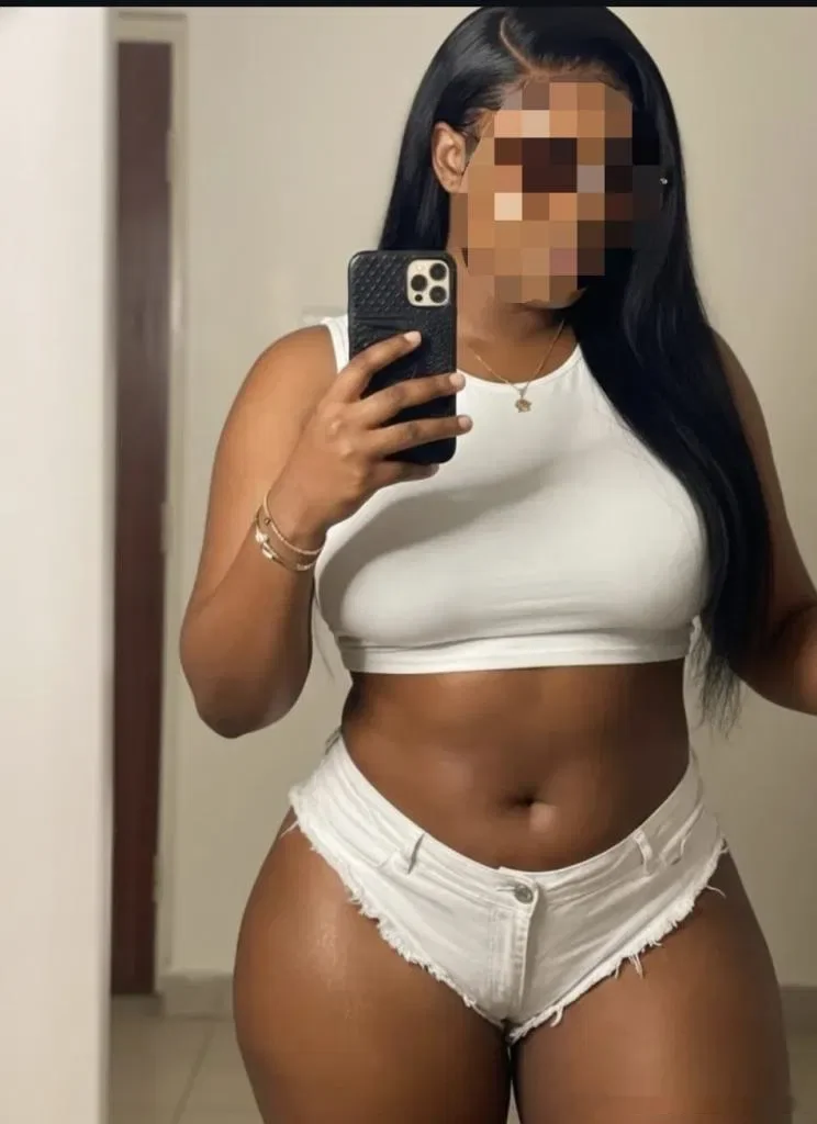 Escort latina curvy en Cádiz