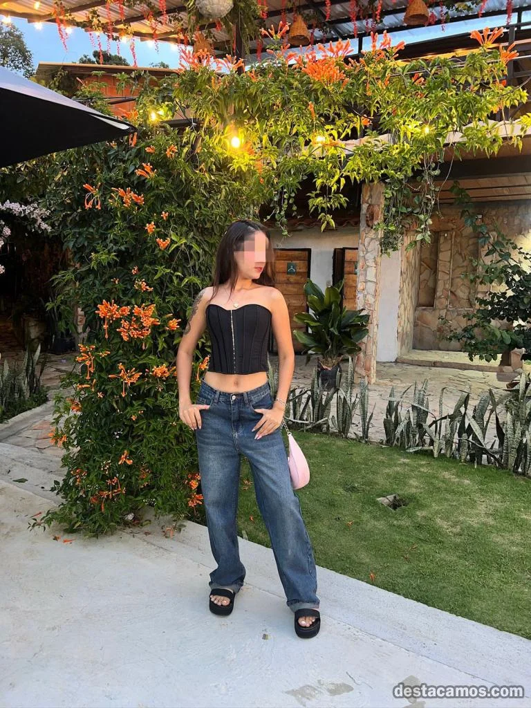 Escort latina delgada en Valladolid