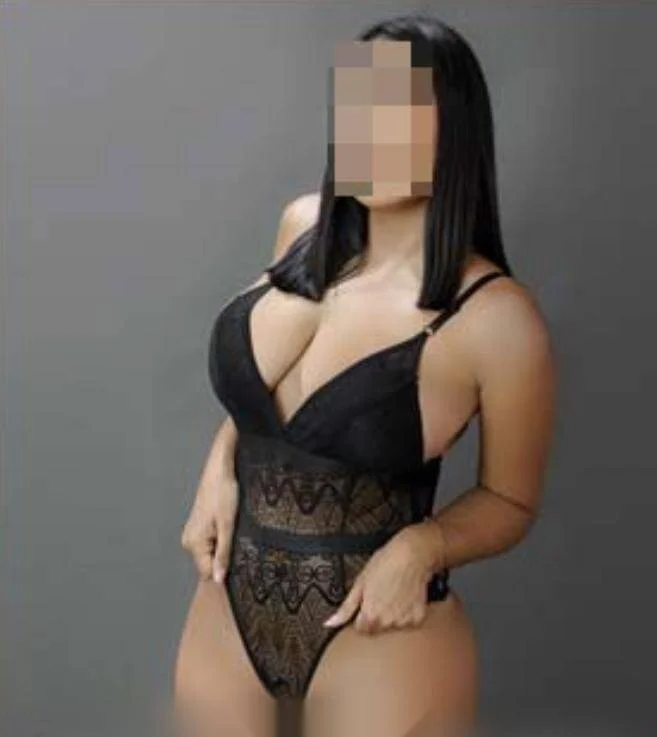 Escort latina curvy en Pamplona