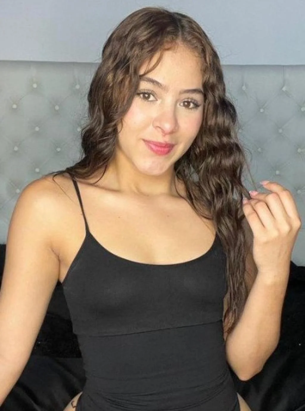 Escort latina delgada en Granada