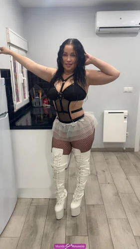 Escort latina curvy en Madrid