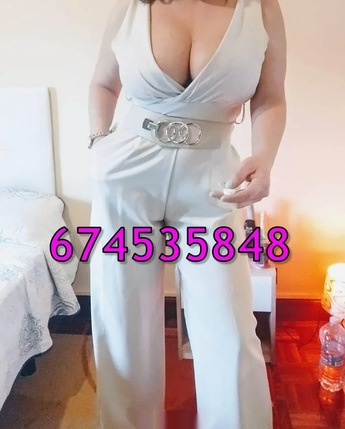 Escort blanca curvy en Bilbao