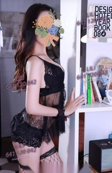 Escort asiática delgada en Málaga