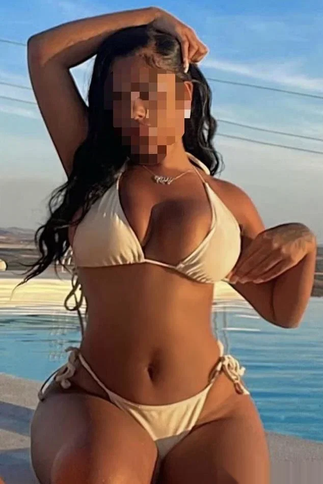 Escort latina curvy en Real