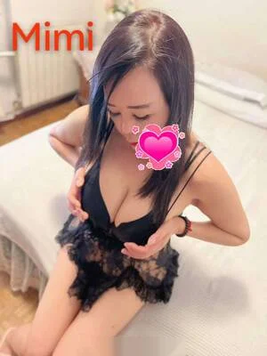 Escort asiática delgada en Madrid