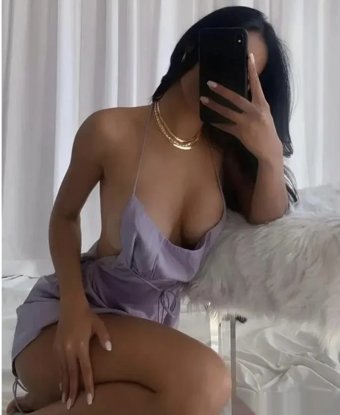 Escort latina curvy en León