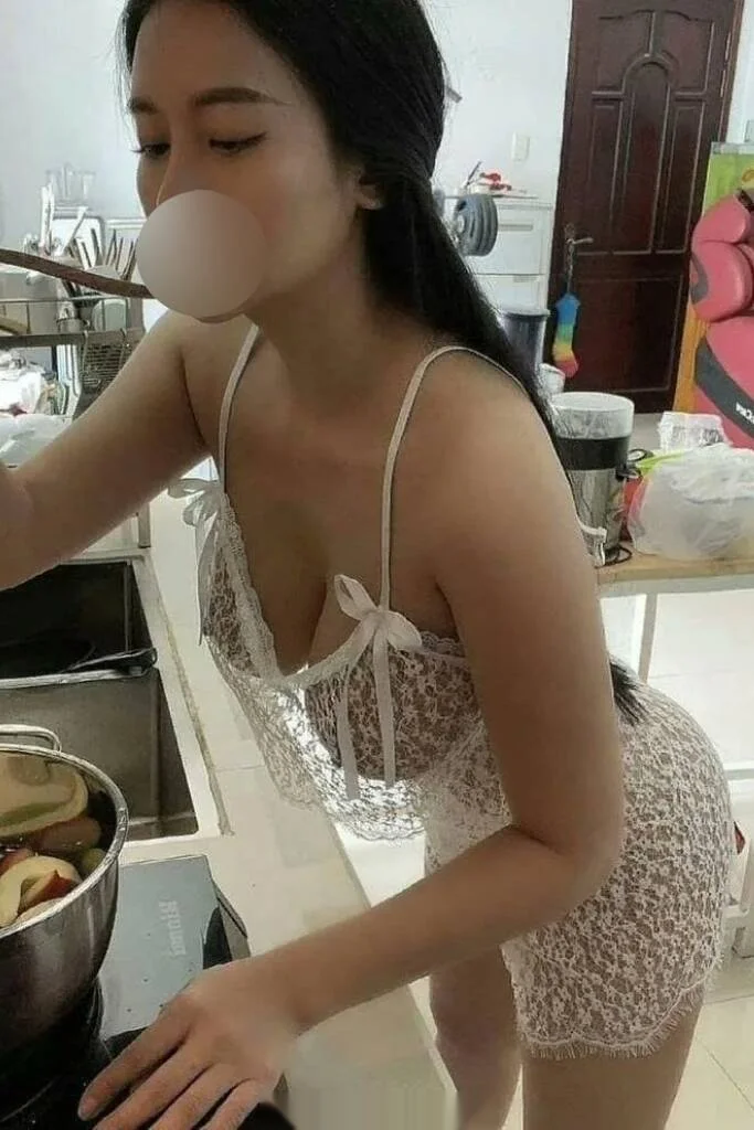 Escort asiática curvy en Castelló d'Empúries