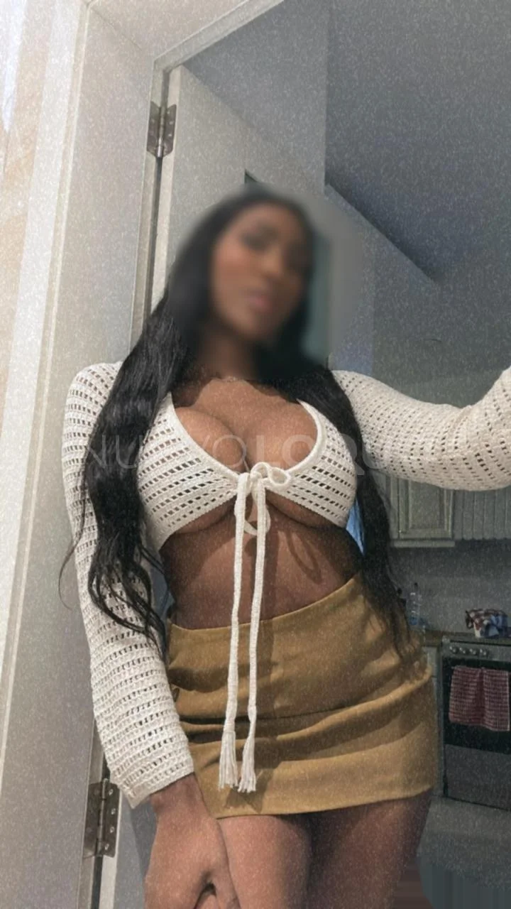 Escort mulata curvy en Gerona