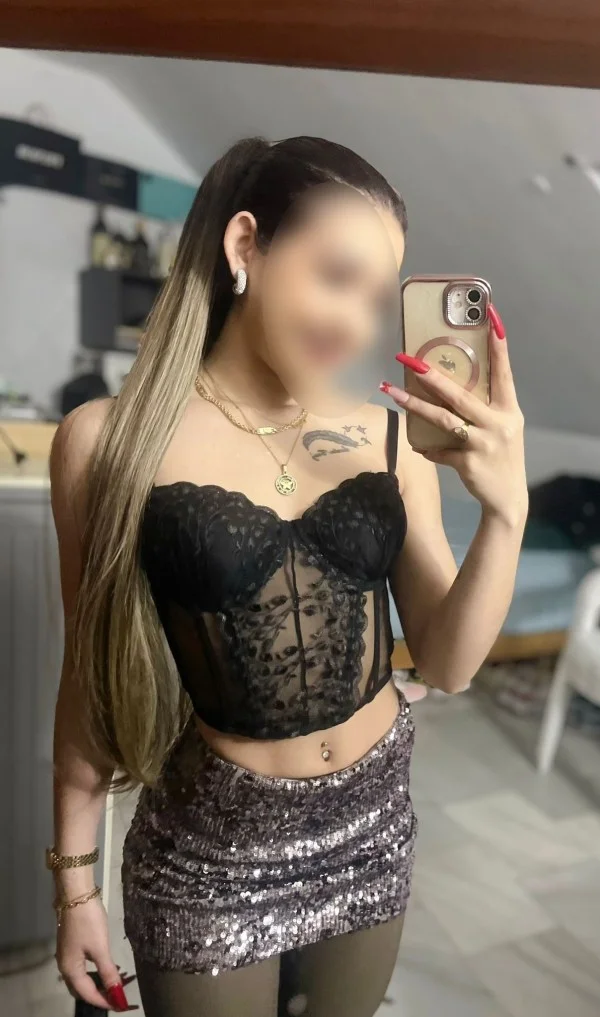 Escort latina curvy en Ronda
