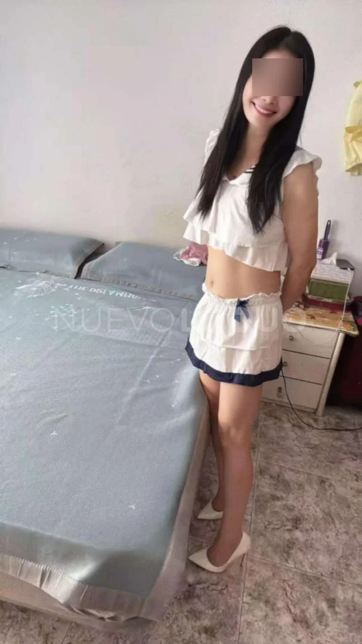 Escort asiática delgada en Barcelona