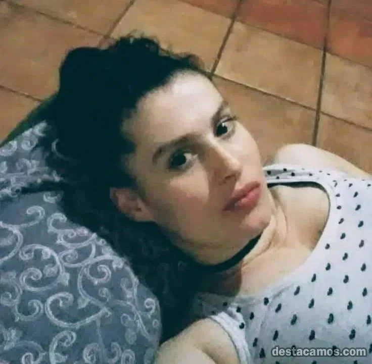 Escort latina delgada en Pontevedra