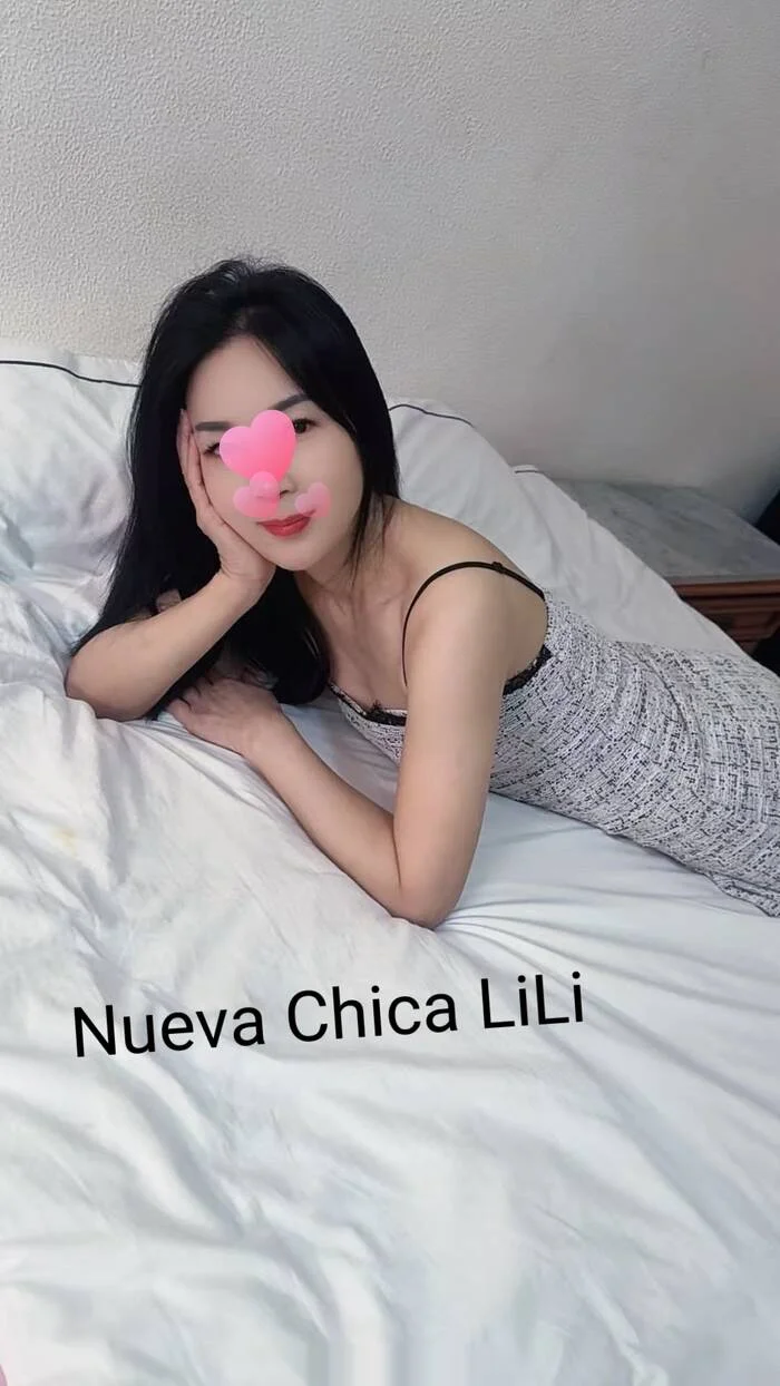 Escort asiática curvy en Santiago de Compostela
