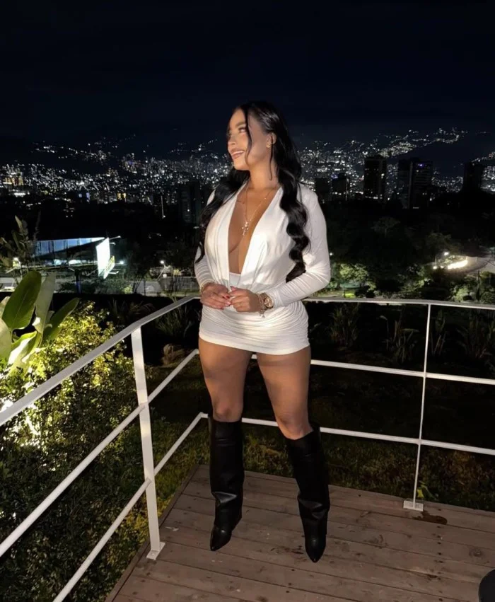 Escort latina curvy en Martorell