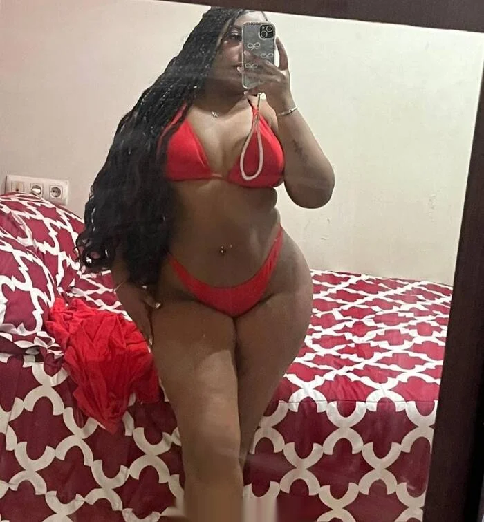 Escort mulata curvy en Sevilla
