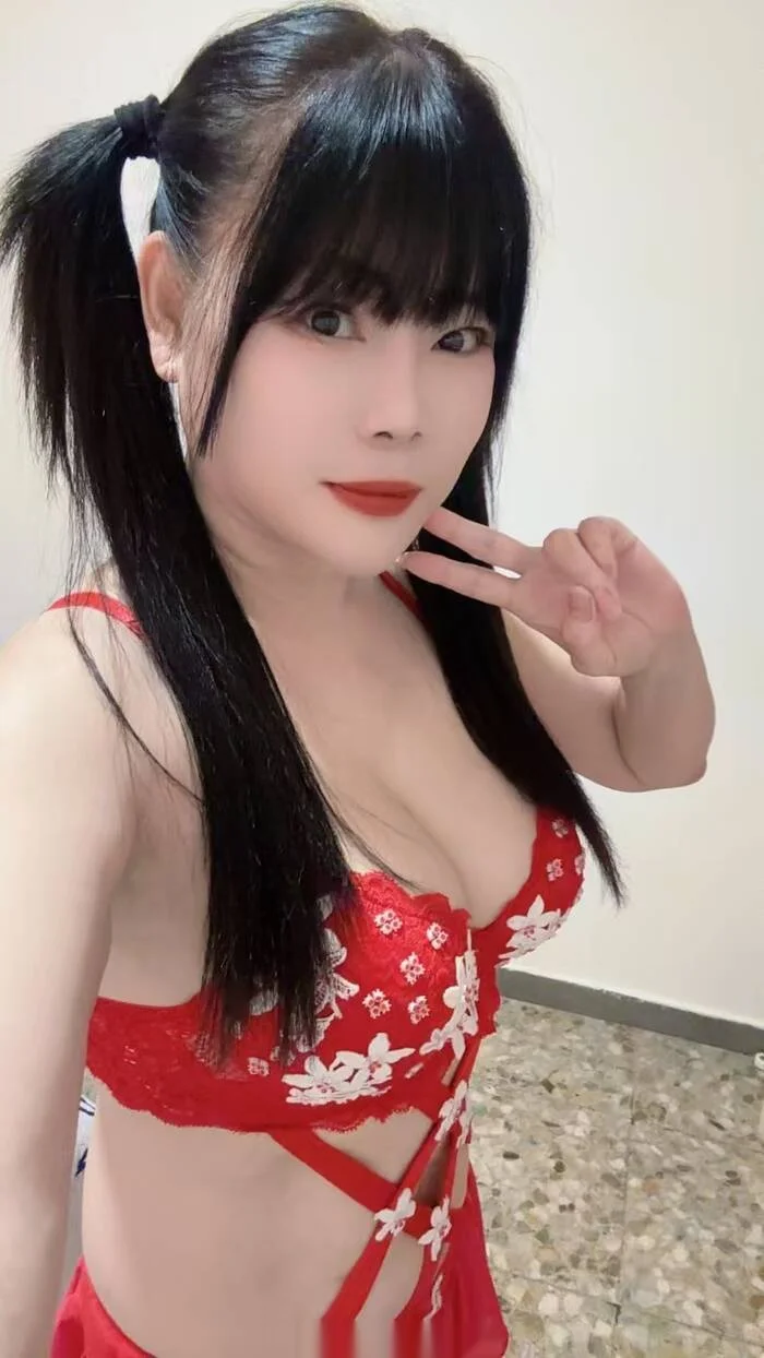 Escort asiática curvy en Torremolinos