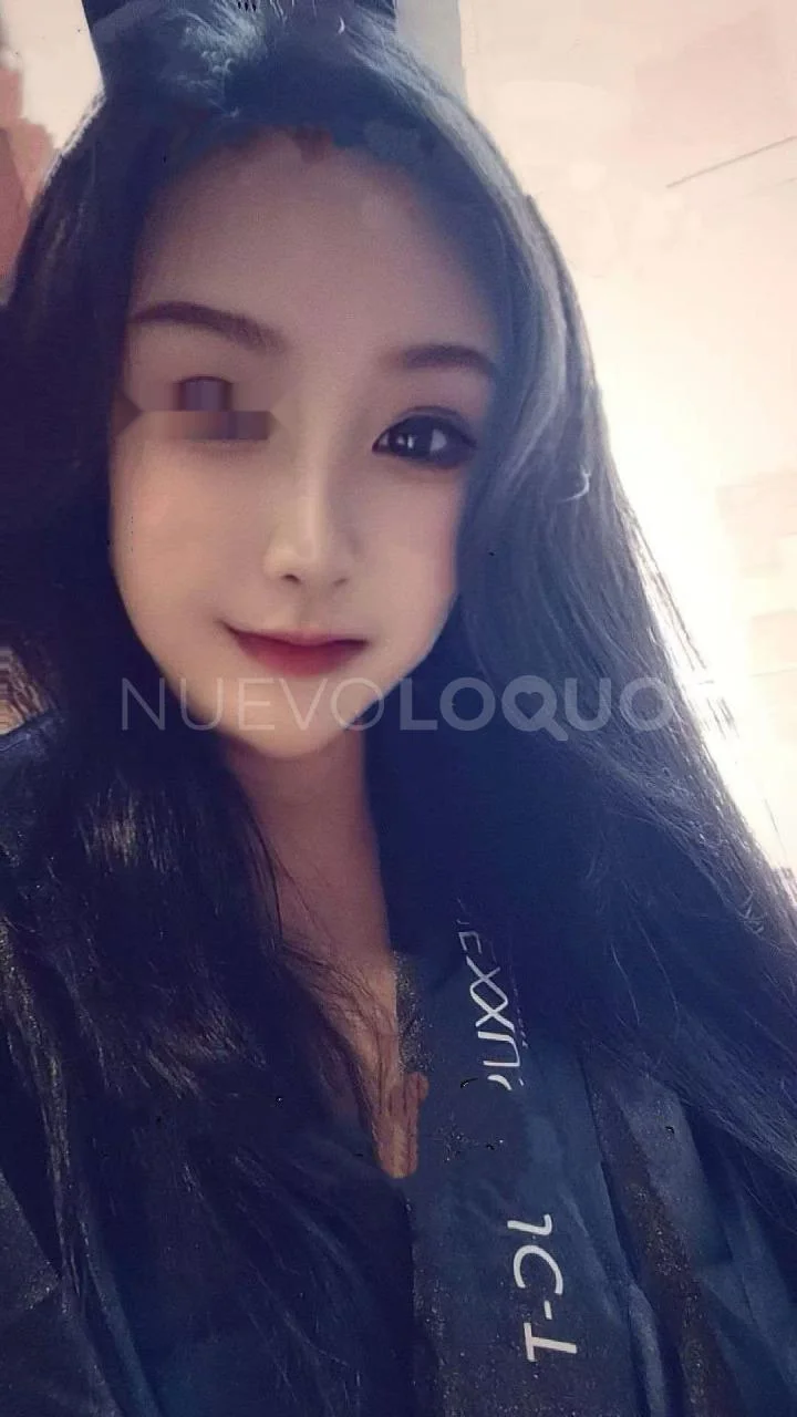 Escort asiática delgada en Barcelona