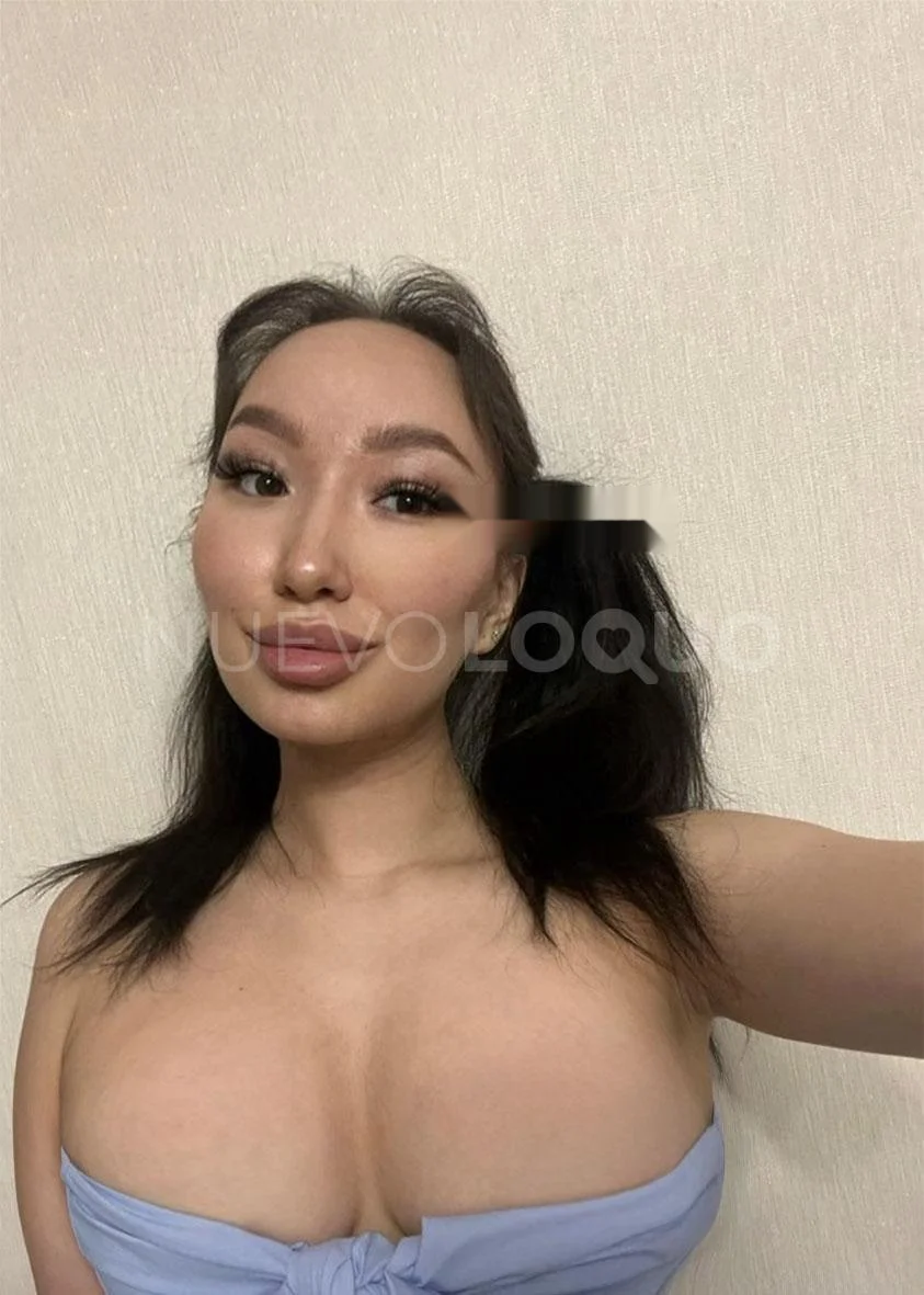 Escort asiática delgada en Barcelona