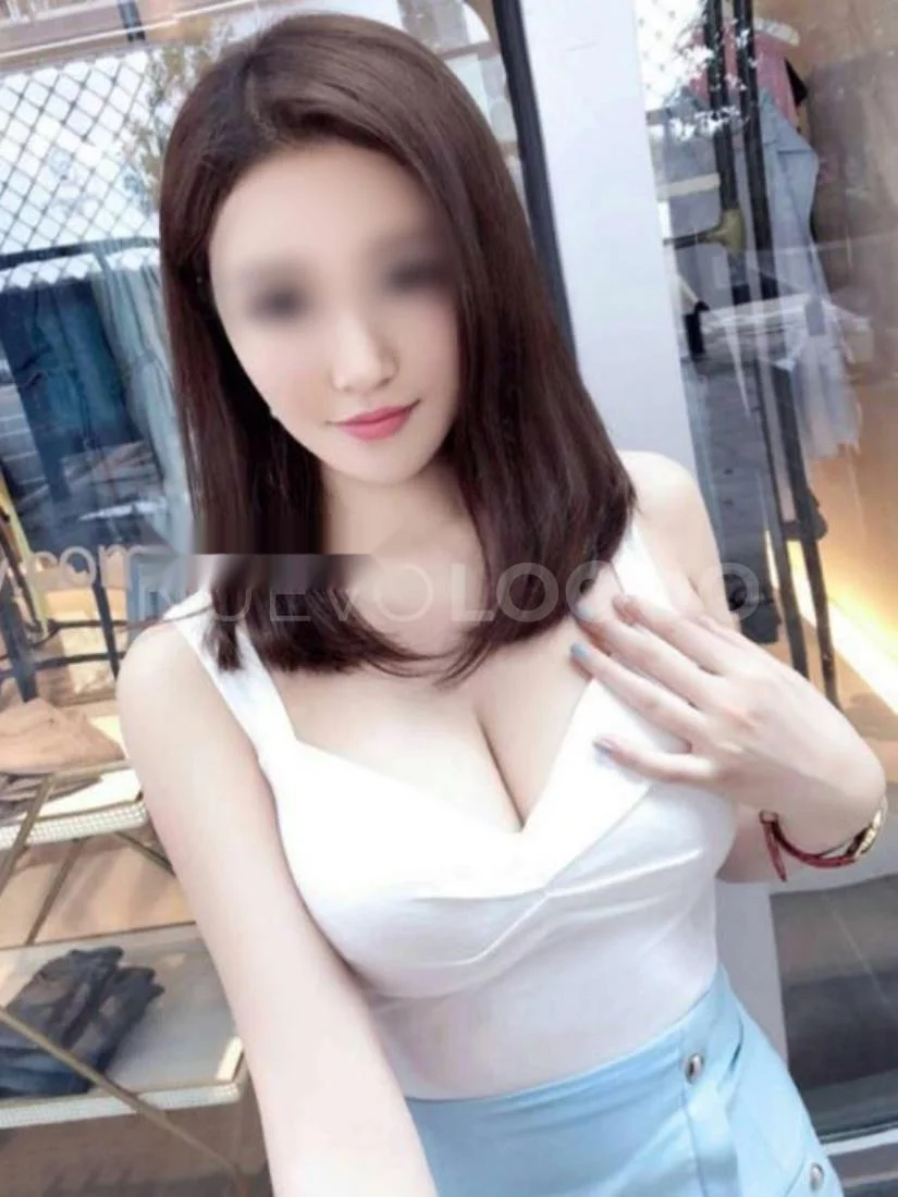 Escort asiática curvy en Barcelona