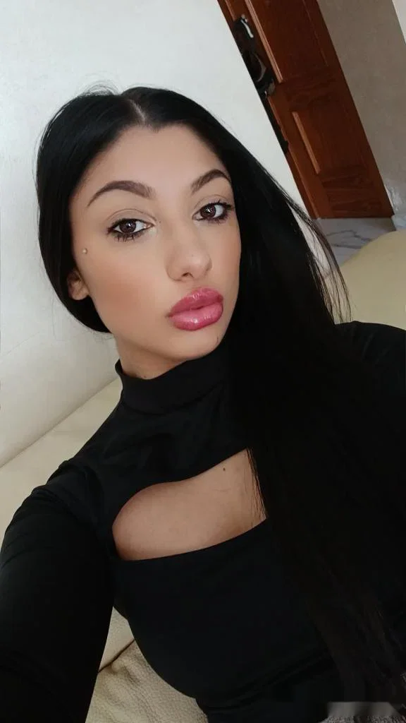 Escort blanca curvy en Alicante