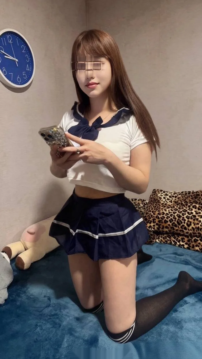 Escort asiática delgada en Alicante