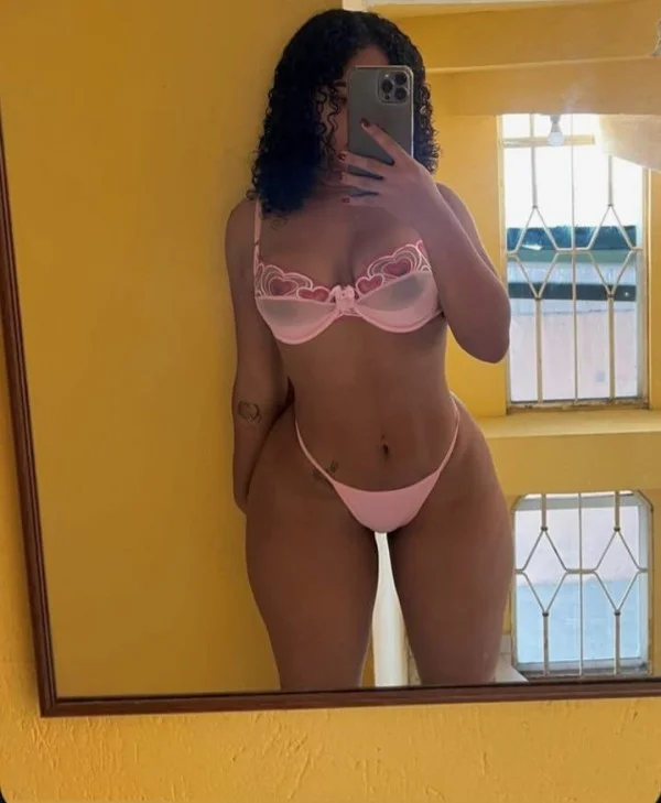 Escort mulata curvy en Alcalá de Henares