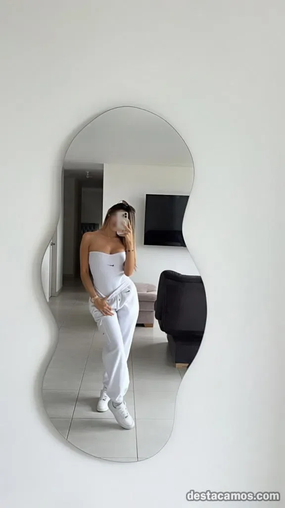 Escort latina delgada en Madrid