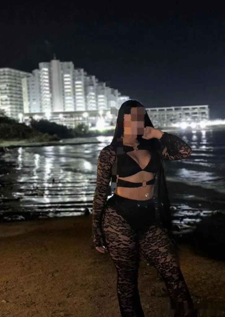 Escort latina curvy en Cádiz