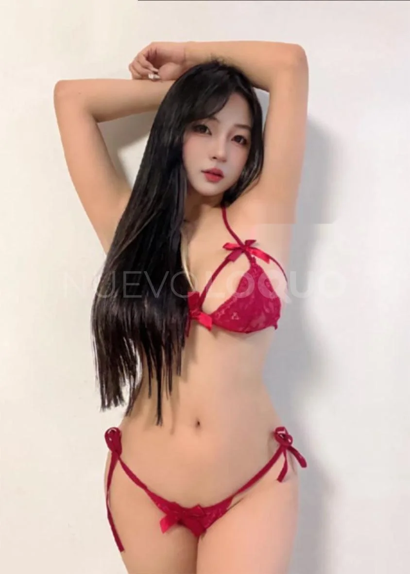 Escort asiática delgada en Barcelona
