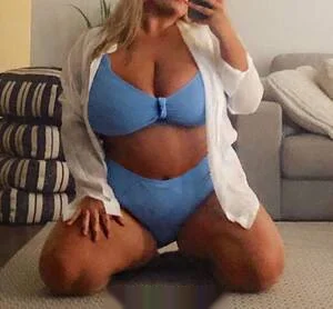 Escort latina curvy en Orense