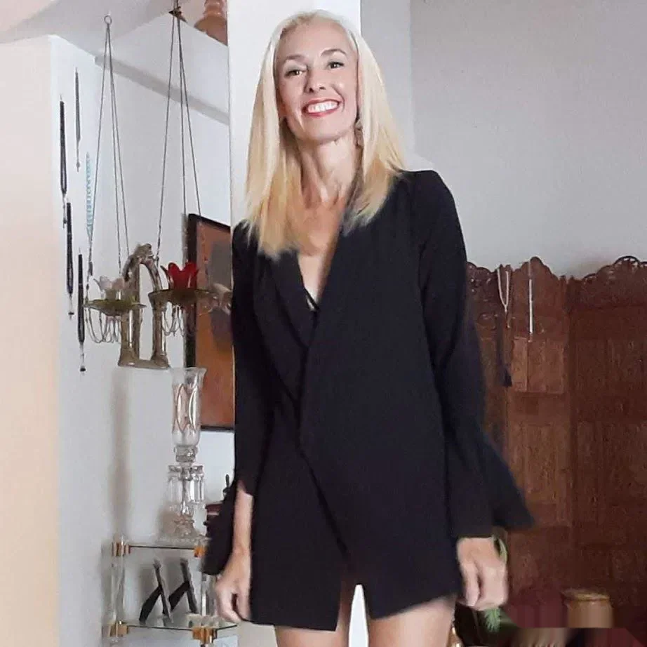 Escort blanca delgada en Sevilla