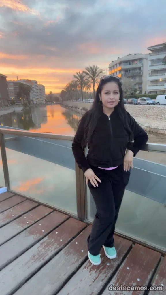 Escort latina delgada en Madrid