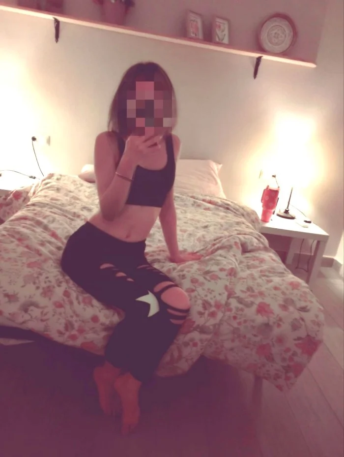 Escort blanca delgada en Benalmádena