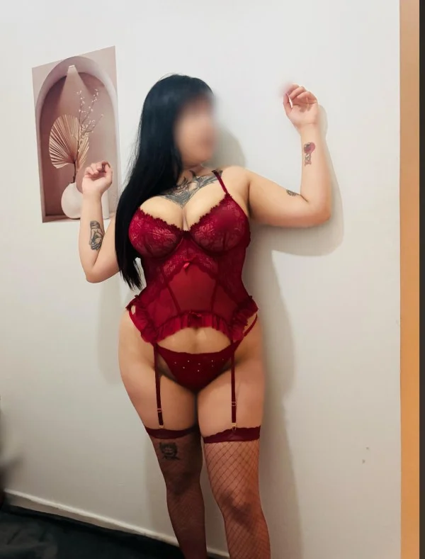 Escort latina curvy en Madrid