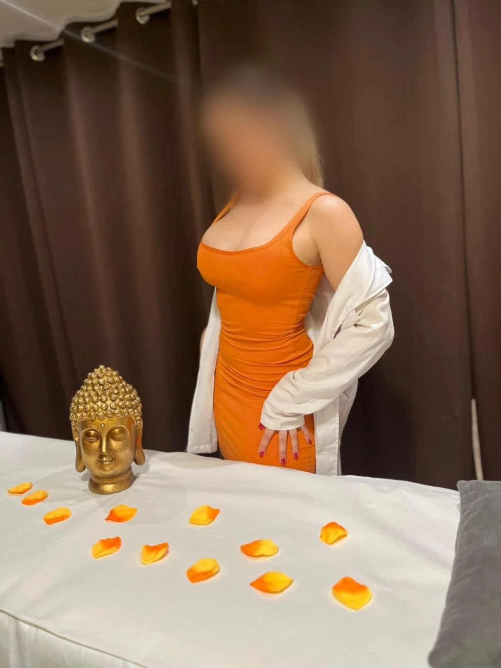 Escort blanca curvy en Alicante