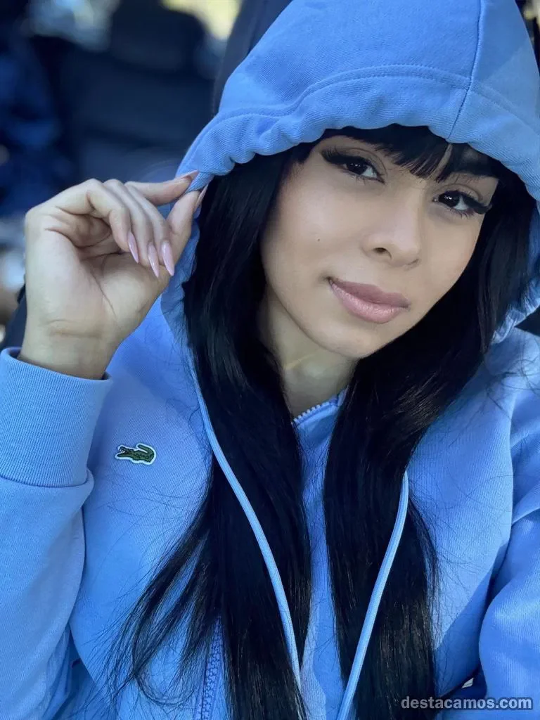 Escort latina delgada en San Sebastián